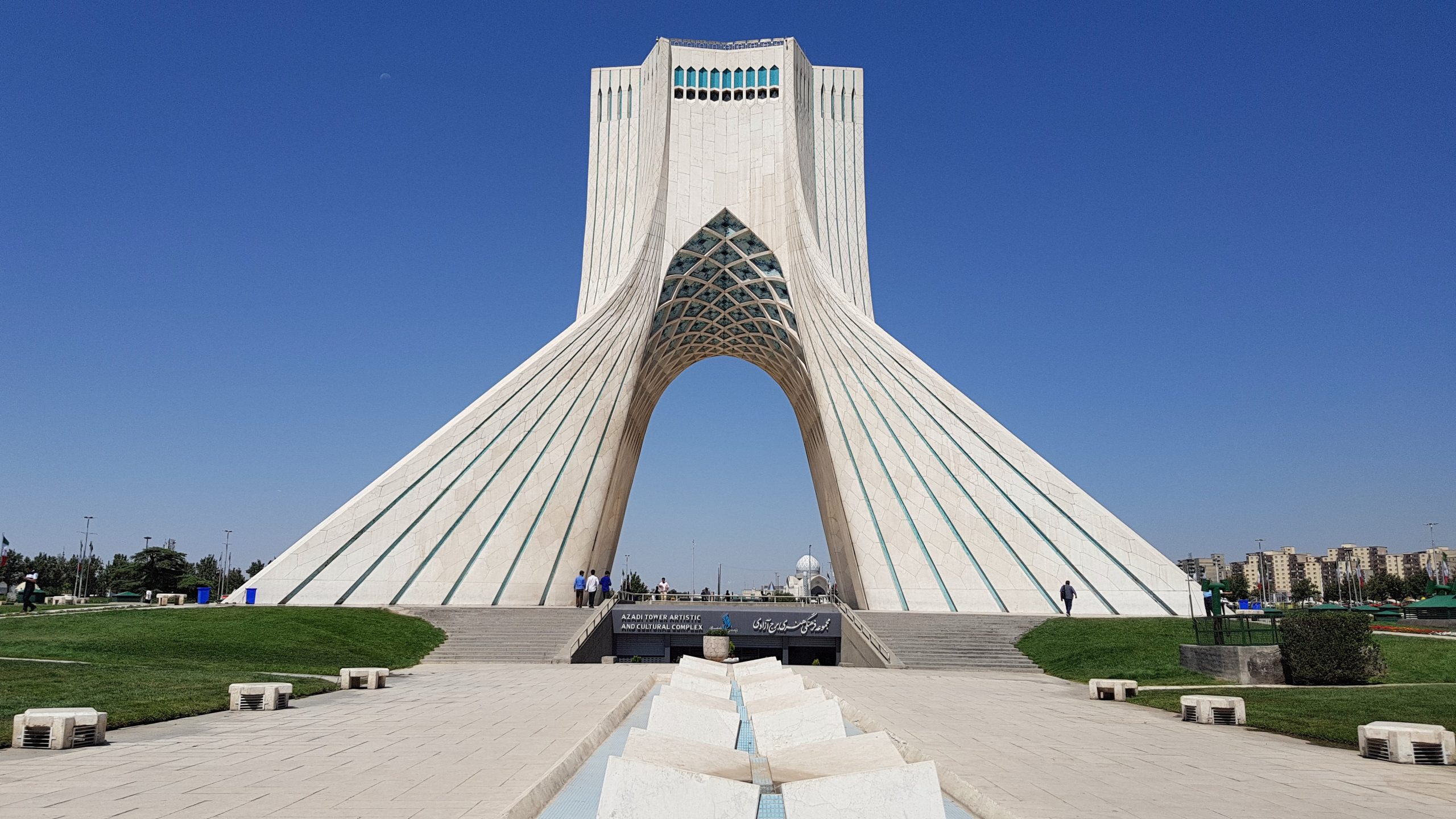 إيران تحذّر من استهداف منشآتها للطاقة وتلوّح بالتصعيد في قطاع النفط والغاز بالمنطقة